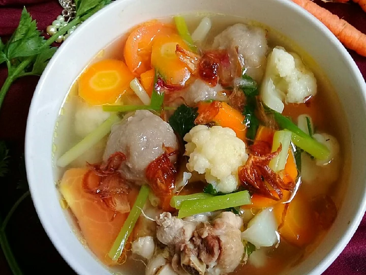 Langkah Gampang Menyiapkan Resep Sop pentol dg ayam brokoli yang Menggugah Selera Anti Ribet, Sempurna