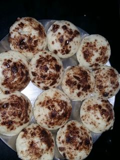 मिनी सूजी चॉकलेट इडली केक (mini suji chocolate idli cake recipe in hindi) रेसिपी मुख्य फोटो