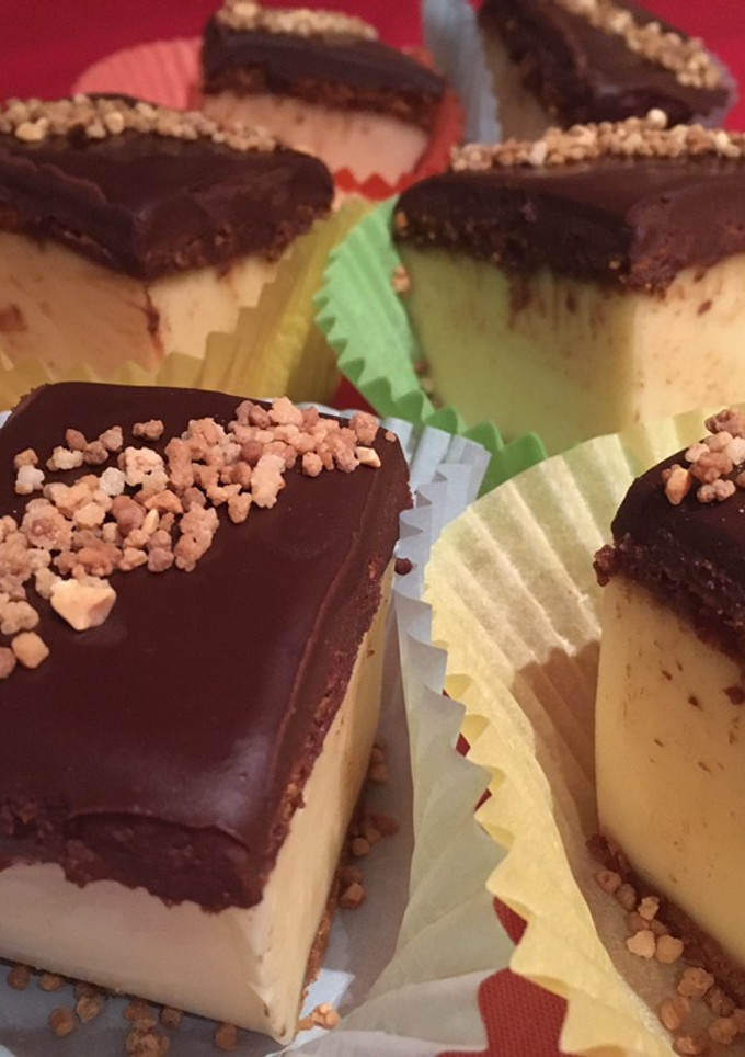 Una foto de Pastelitos de crema y chocolate