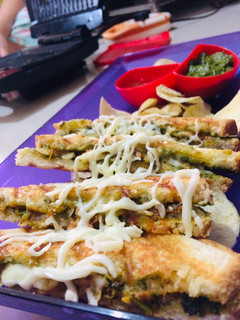 પનીર ટિક્કા સેન્ડવીચ(Paneer tikka Sandwich Recipe in Gujarati) રેસીપી મુખ્ય ફોટો