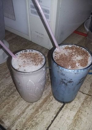 Una foto de Licuado de banana split👌