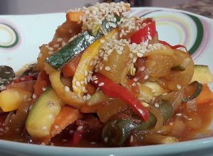 Una foto de Ensalada caliente de verduras