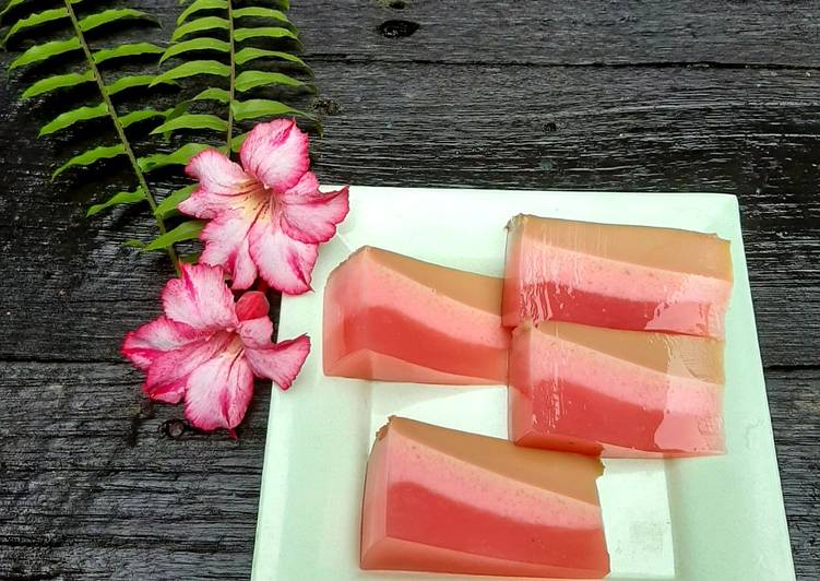 Resep Terbaik Puding Stroberi Lapis Moka Enak Sederhana