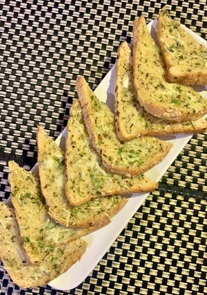 A picture of Cheesy garlic bread.