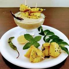 Fried idli with chutney shots A picture of Fried idli with chutney shots.
