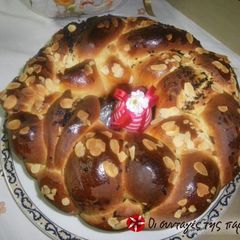 A picture of Golfo's tsoureki.
