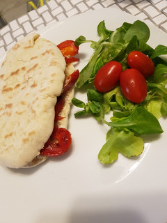 Una foto de Sándwich de pimentones al grill