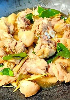 รูปของ ไก่สมุนไพรกระทะเหล็ก