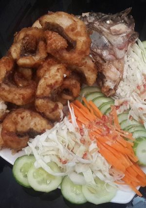 Hình của món Salad cá chiên giòn.