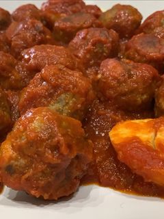 Una foto de Albóndigas con salsa de tomate