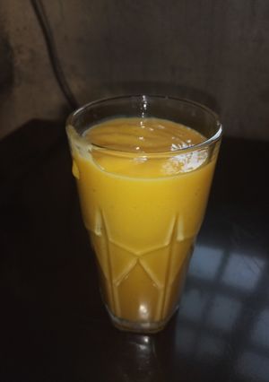A picture of Mango banana smoothie.