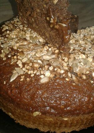 Una foto de Bizcochuelo de mandarina y chocolate con avena