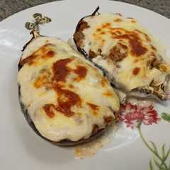 Una foto de Berenjenas rellenas de carne y bechamel