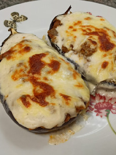 Una foto de Berenjenas rellenas de carne y bechamel