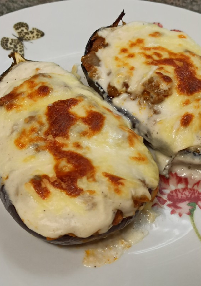 Una foto de Berenjenas rellenas de carne y bechamel