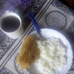A picture of Black tea,white rice and chapati.