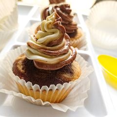 A picture of Vanilla and chocolate marble cupcakes.