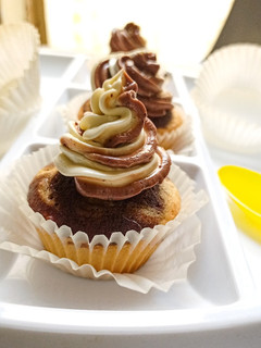 A picture of Vanilla and chocolate marble cupcakes.
