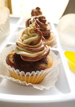 A picture of Vanilla and chocolate marble cupcakes.