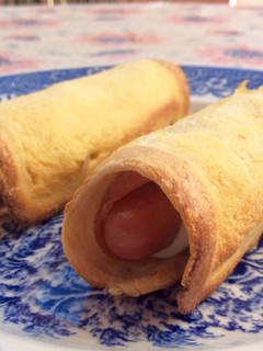 Una foto de Rollitos de salchicha y pavo al huevo🍞