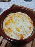 Provolone gratinado con fondo de peperoni