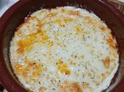 Una foto de con queso provolone gratinado