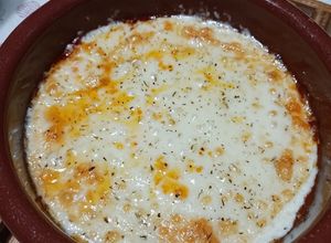 Foto principal de Provolone gratinado con fondo de peperoni