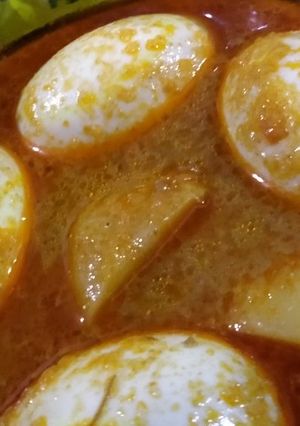 A picture of Andey aloo ka salan 🥚🥔.