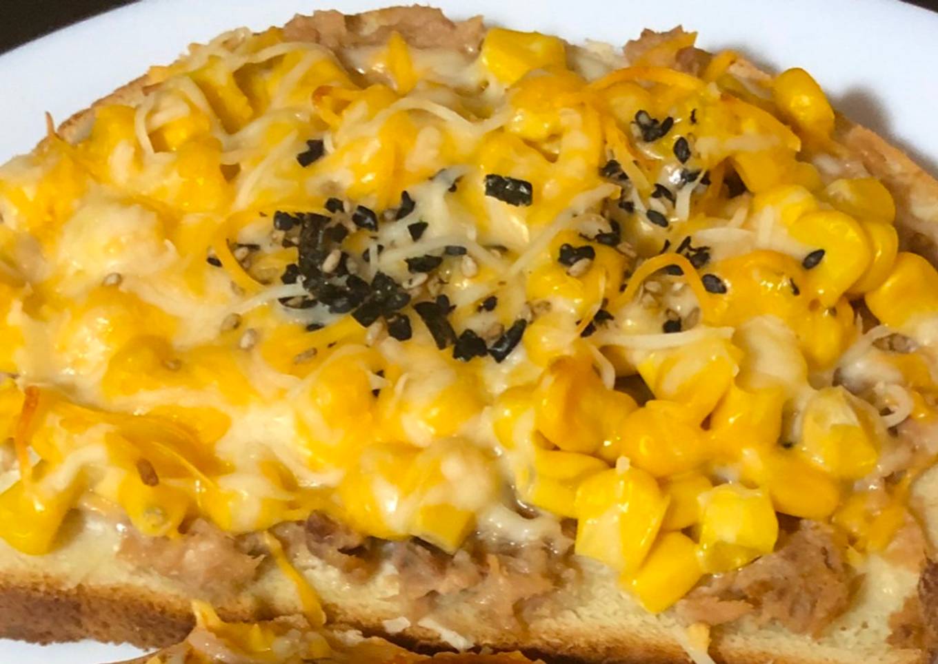 Japanese pizza with tuna and mayonnaise toast