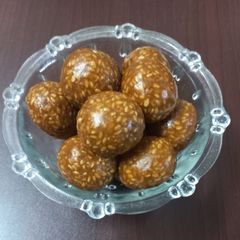 A picture of Sesame Laddoos.