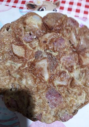 Una foto de Tortilla de papas, con chorizo !!!!
