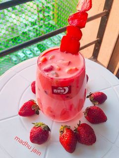 स्ट्रॉबेरी कस्टर्ड (Strawberry custard recipe in Hindi) रेसिपी मुख्य फोटो