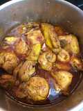 Pollo guisado en salsa