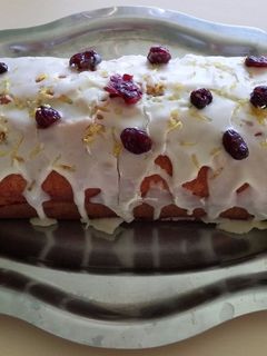 Una foto de Plum cake con arándanos y pasas al ron
