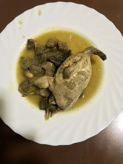 Una foto de Codornices al estilo de mi madre con champiñones