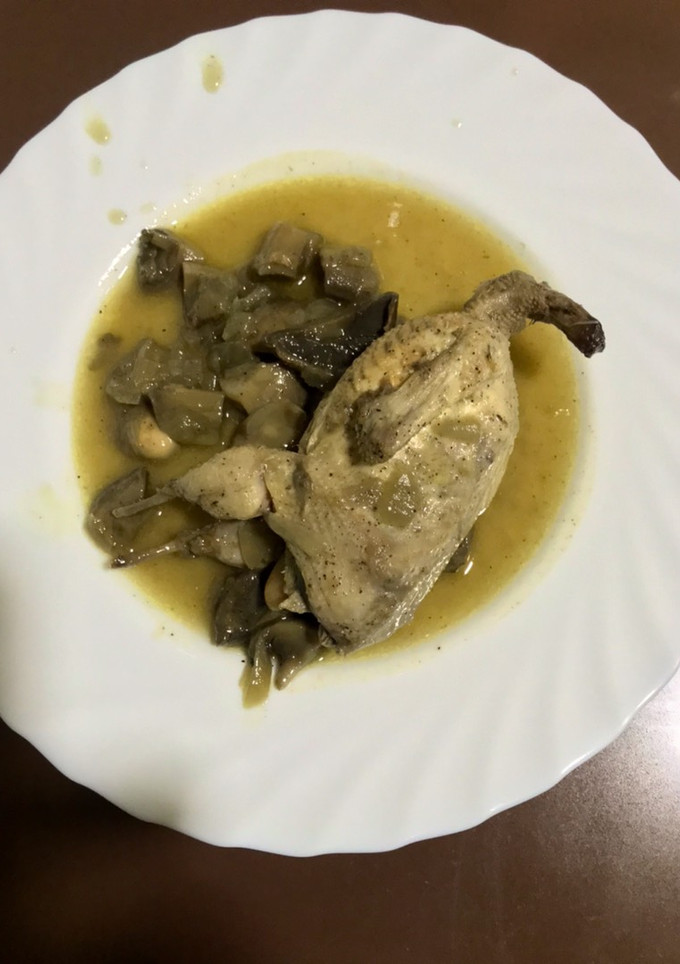 Una foto de Codornices al estilo de mi madre con champiñones