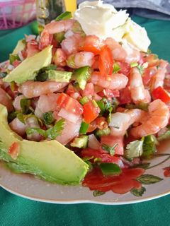Una foto de Ensalada de camarón