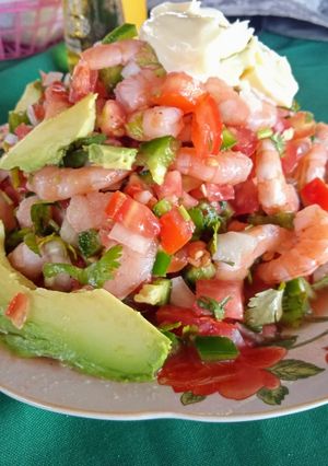 Una foto de Ensalada de camarón