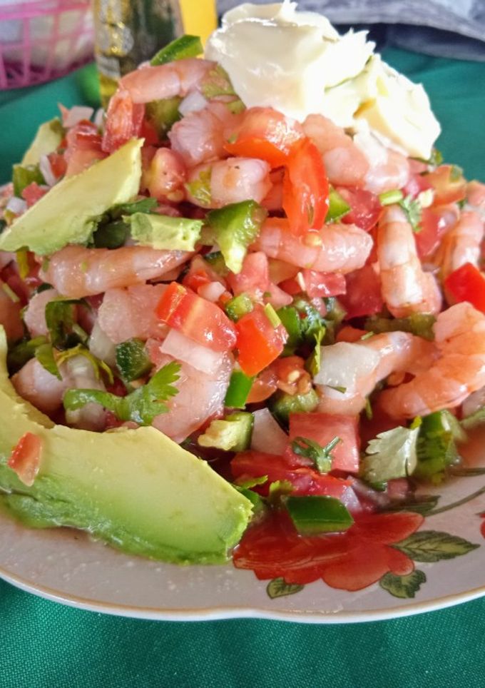 Una foto de Ensalada de camarón