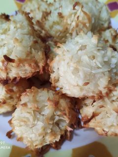 A picture of Coconut Macaroons.