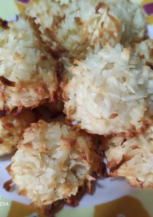 A picture of Coconut Macaroons.