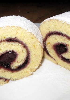 Lekváros piskótatekercs recept fotója