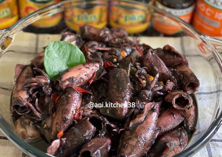 Cumi hitam masak pedas