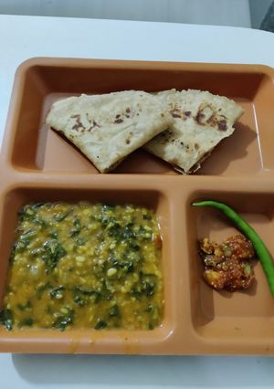 પાલક મગની દાળ (Palak Moong Dal Recipe In Gujarati) રેસીપી મુખ્ય ફોટો