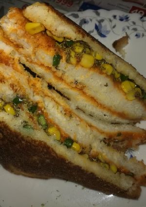 પીઝા ક્લબ સેન્ડવીચ (Pizza Club Sandwich Recipe In Gujarati) રેસીપી મુખ્ય ફોટો