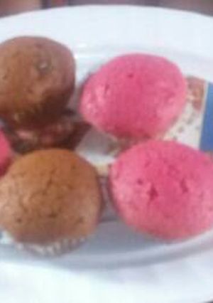 A picture of Beautiful cup cakes.