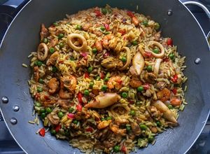 Una foto de Paella de Mariscos