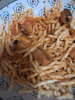 Una foto de Pasta marinera de mejillones a la pimienta verde