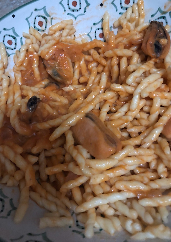 Una foto de Pasta marinera de mejillones a la pimienta verde