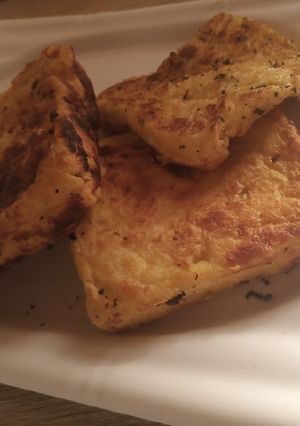 A picture of French toast.